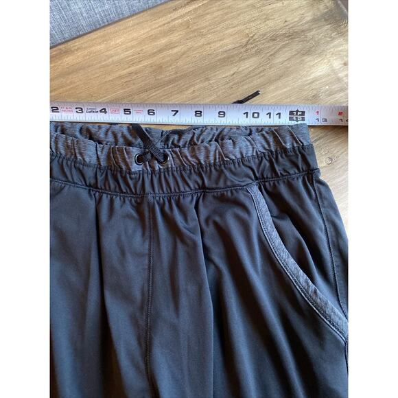 Under Armour Women XS Heat Gear Capris Jogger Loose Athletic Capris Black Gray - Picture 3 of 5